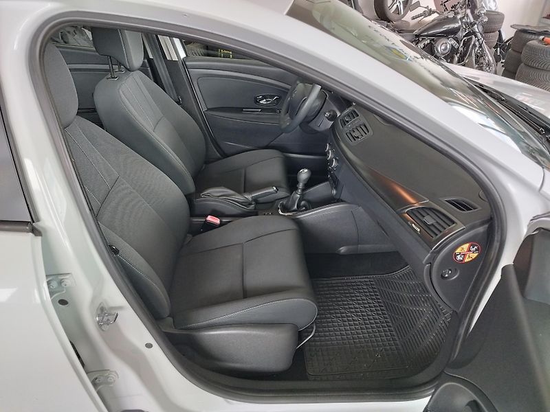 Renault Mégane (2015) 1,6i 81KW klima najeto 99000 - fotka 12 z 29