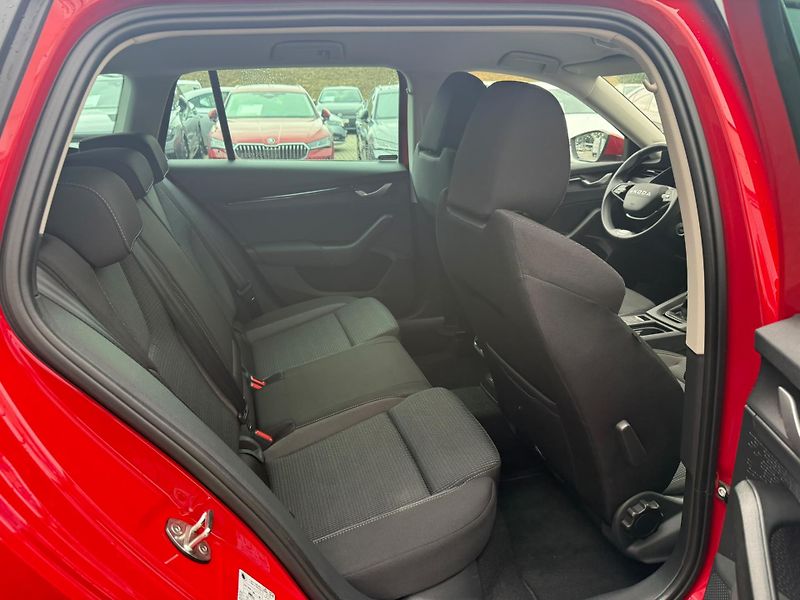 Škoda Octavia Selection 1.5 TSI 85 kW Combi - fotka 22 z 26