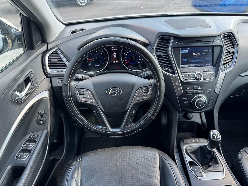 Hyundai Santa Fe (2014) 2,2 CRDI 145 Kw 4x4 - fotka 14 z 31