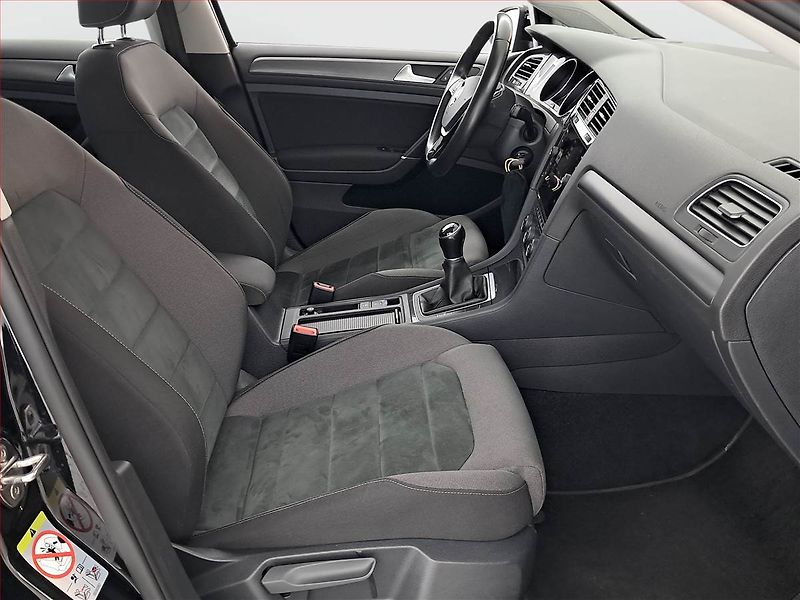 Volkswagen Golf (2017) 1.4 TSI, Tempomat - fotka 9 z 16