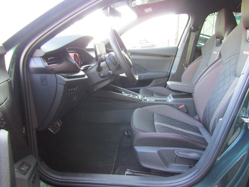 Škoda Octavia IV FL RS 2.0 TSI /195kW 7st.au - fotka 19 z 30