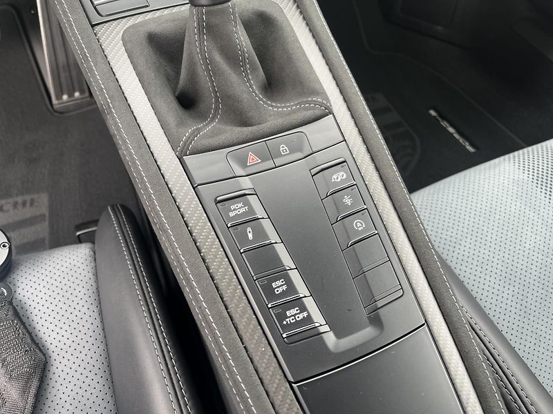 Porsche Cayman GT4 RS - fotka 21 z 26