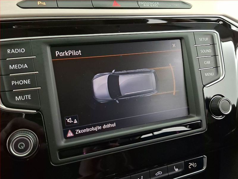 Volkswagen Passat (2016) 2.0 TDI, Automat, Kůže - fotka 15 z 19