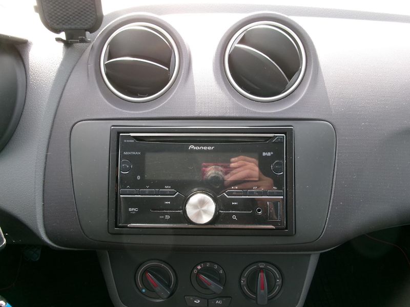 Seat Ibiza (2011) 1,6TDI KLIMA BT USB TEMP - fotka 15 z 29