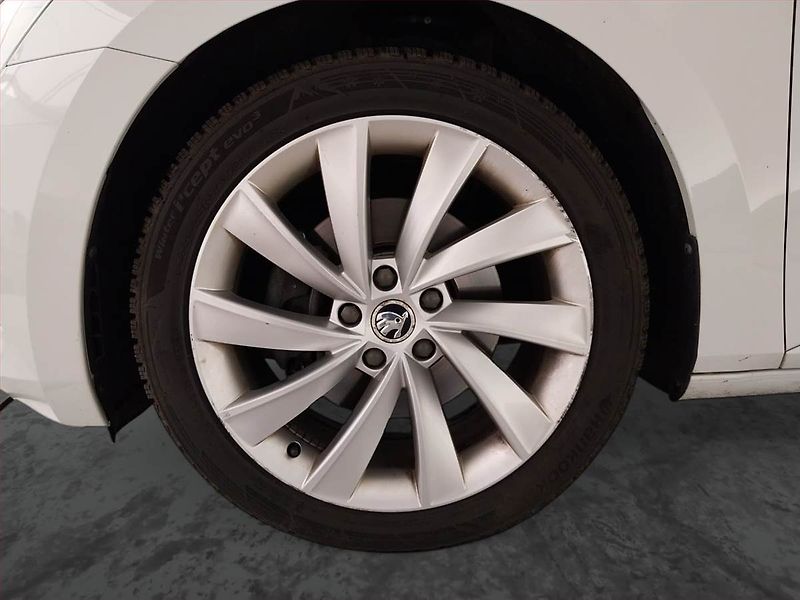 Škoda Superb (2015) Style Plus 2.0 TDI, 4X4 - fotka 15 z 23