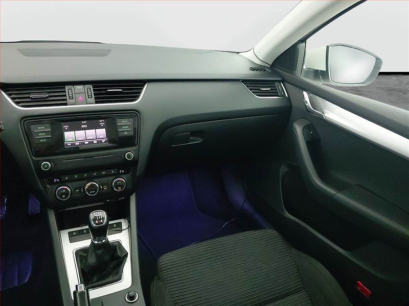Škoda Octavia (2015) 2.0 TDI 4x4, 4X4, Xenony - fotka 8 z 19