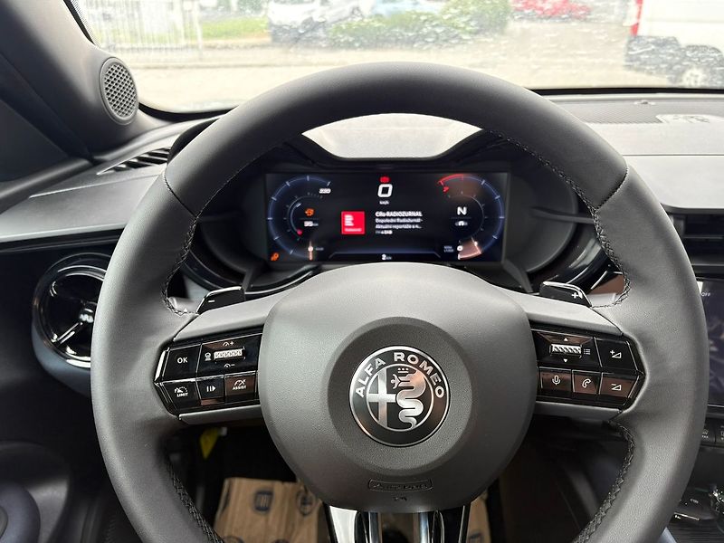 Alfa Romeo Junior Ibrida 1.2 Turbo Hybrid 145k e - fotka 13 z 16