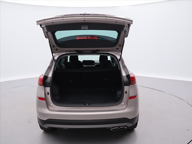 Hyundai Tucson 2,0 CRDi 136kW 4x4 CZ Aut - fotka 9 z 29
