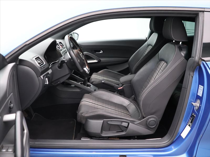 Volkswagen Scirocco 2,0 TDI 103kW Match Xenon Navi - fotka 10 z 28