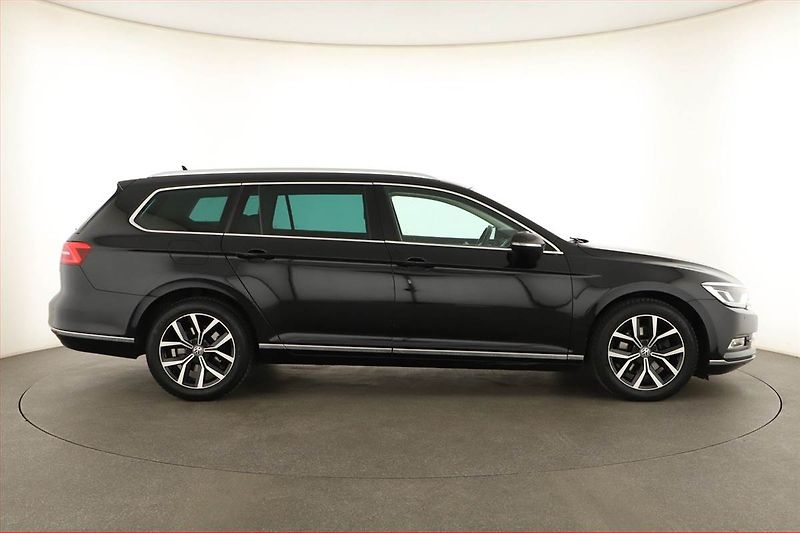 Volkswagen Passat (2018) 2.0 TDI, Kůže, Navi, Tempomat - fotka 6 z 20