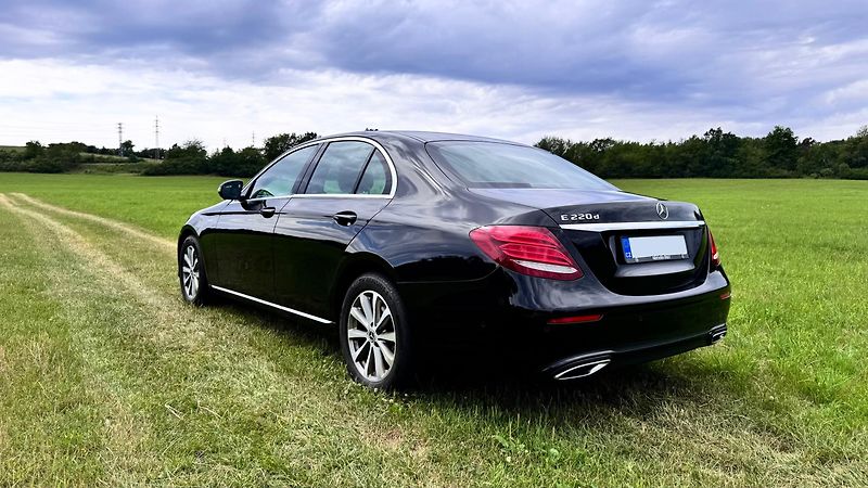 Mercedes-Benz Třídy E (2019) pravidelný servis, hezký stav - fotka 6 z 20