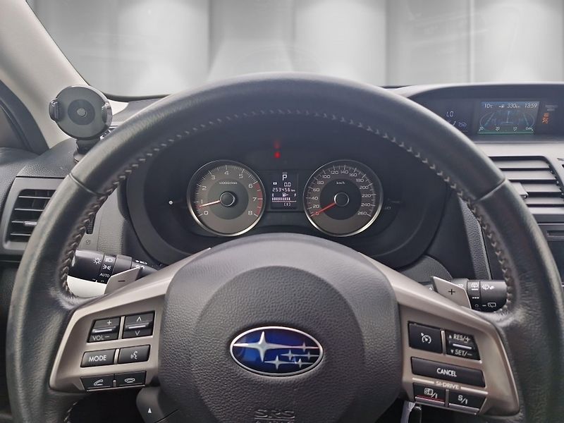 Subaru Forester (2014) 2,0 XT 177 kW 1.maj. ČR - fotka 17 z 24