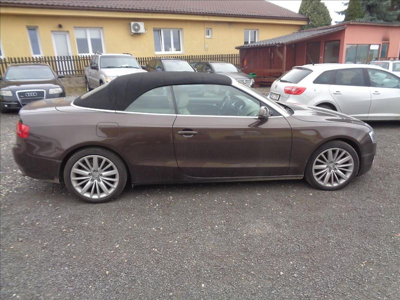 Audi A5 2,0 - fotka 8 z 20