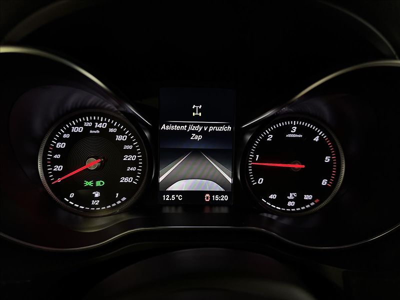 Mercedes-Benz Třídy X 220d 4Matic Progressive 1.Maj. - fotka 21 z 37