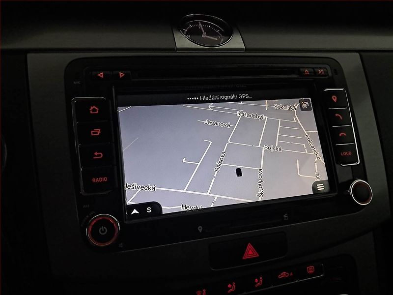 Volkswagen Passat (2011) 2.0 TDI, Navi, Xenony - fotka 13 z 16