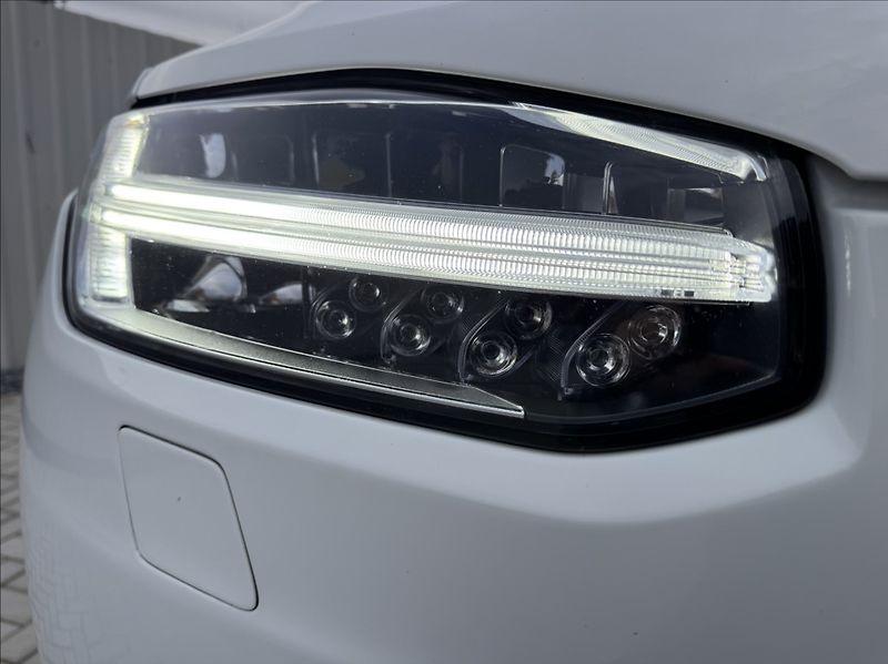 Volvo XC90 2,0 T6 AWD Drive-E 2.0L R-Desi - fotka 8 z 50