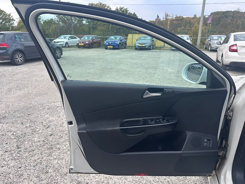 Volkswagen Passat 2.0TDi ČR/Rozvody/2*pneu/Tažné - fotka 10 z 22