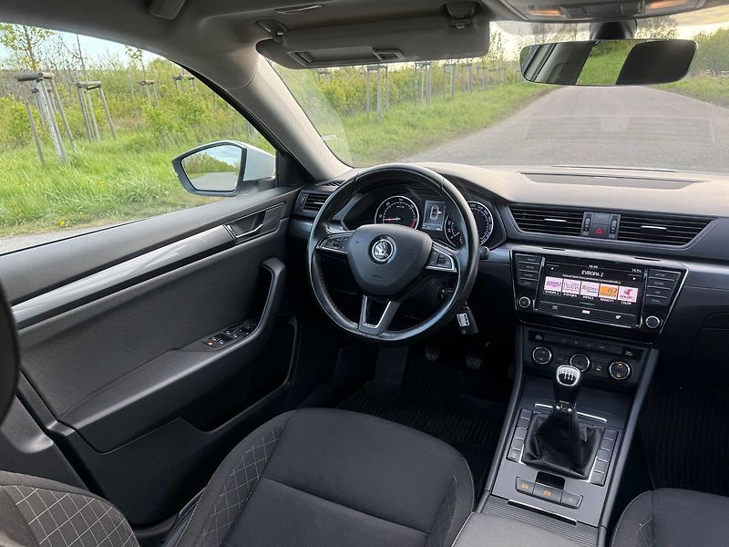 Škoda Superb 2,0 TDI 110 kW - fotka 10 z 18