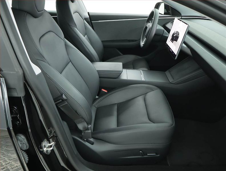Tesla Model 3 (2024) Standard Range LFP, SoH 95% - fotka 9 z 22