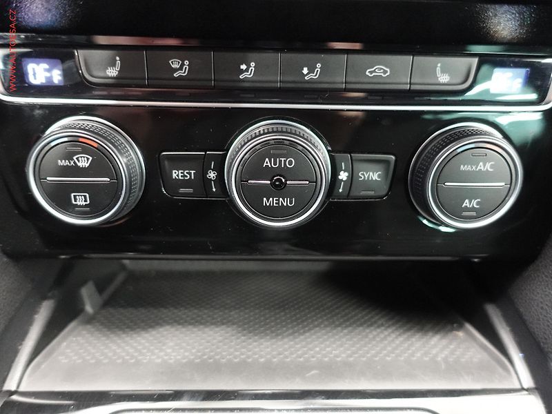 Volkswagen Passat (2019) 2.0 TSI, ČR, R-Line, DSG - fotka 21 z 23