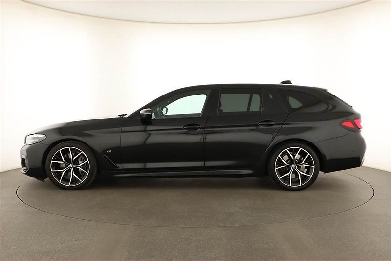BMW Řada 5 (2021) 540d xDrive - fotka 3 z 18