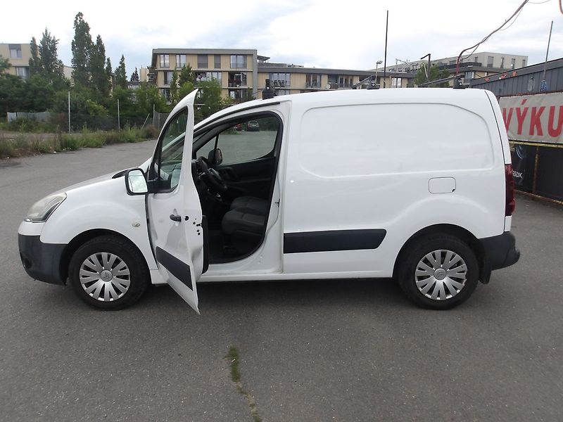 Citroën Berlingo 1,6HDi 3 MÍSTA !!!1.MAJITEL ! - fotka 11 z 30