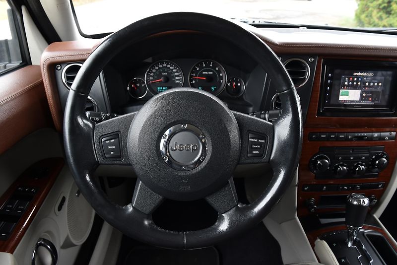 Jeep Commander 3.0 CRD V6 AT 4WD LIMITED,7SED - fotka 11 z 50