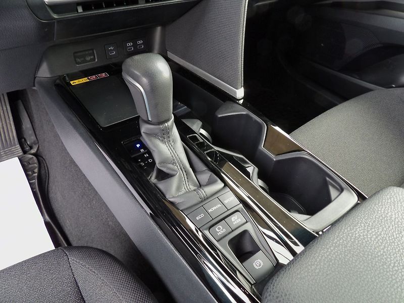 Toyota Camry 2.5 Hybrid Comfort ČR DPH - fotka 12 z 27