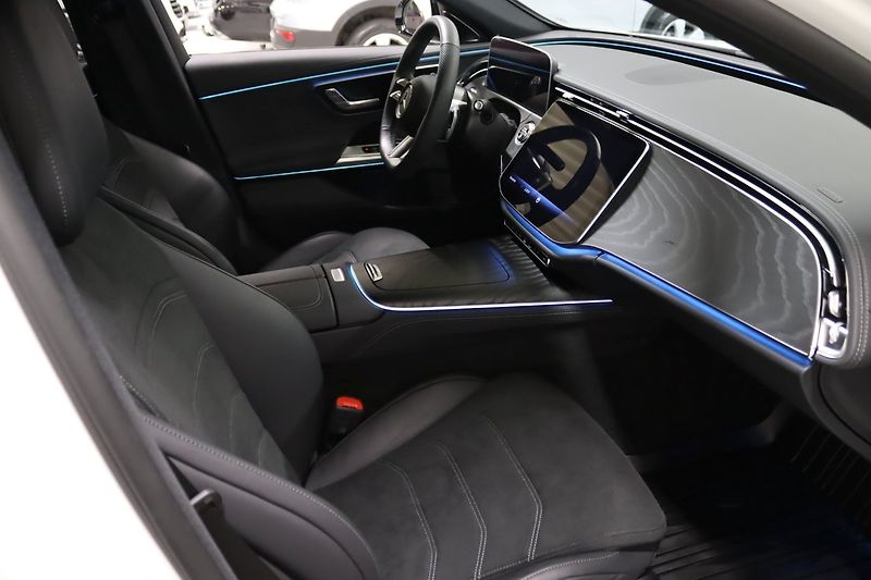 Mercedes-Benz Třídy E 220d 4M AMG Burm NezTop - fotka 20 z 24