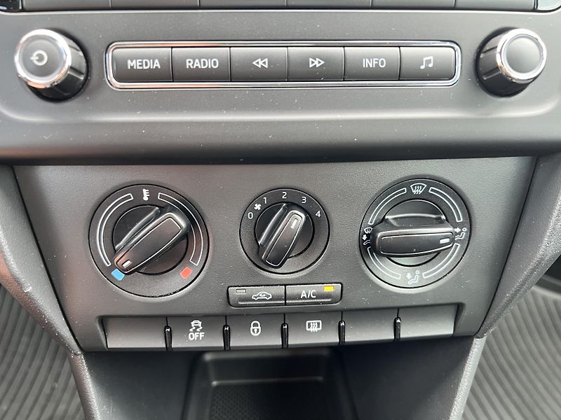 Škoda Rapid 1.2TSi 77kw KLIMA KOUPENO V ČR - fotka 21 z 37