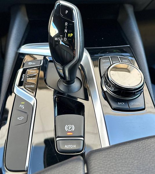BMW Řada 5 (2016) G30 XDRIVE SPORT-LINE SEDAN CZ - fotka 19 z 41