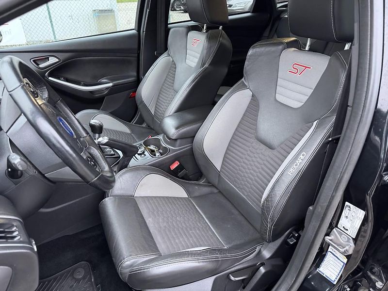 Ford Focus 2.0 ST 184 kW ČR odp. DPH - fotka 15 z 18
