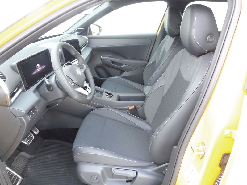 Volkswagen T-Roc (2026) R-Line 1,5 eTSI 110kW mHEV DSG - fotka 7 z 32