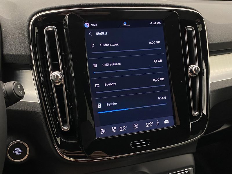 Volvo XC40 (2026) B3 AUT DARK PLUS - fotka 58 z 59
