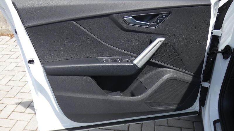 Audi Q2 1,5 TFSI S-line S-tronic - fotka 8 z 21