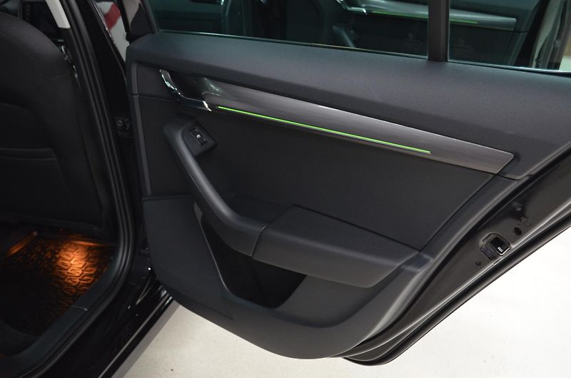 Škoda Octavia (2017) III.Style 1,8, DPH, DSG,180Ps - fotka 9 z 24