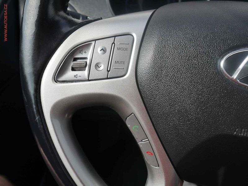 Hyundai ix35 (2013) 1.6 GDI, ČR, AC, výhřev sed. - fotka 13 z 15