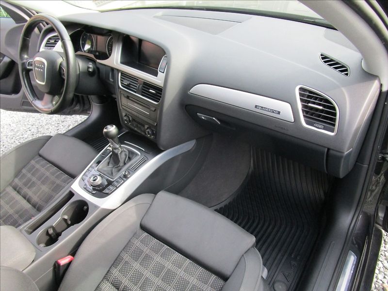 Audi A4 Avant 3.0TDi V6 Quattro, Bi-xe - fotka 17 z 41