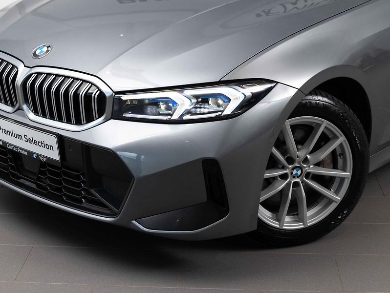 BMW Řada 3 330i xDrive - fotka 7 z 22