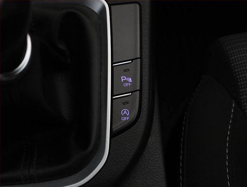 Hyundai i30 (2018) 1.0 T-GDI, Tempomat - fotka 11 z 16