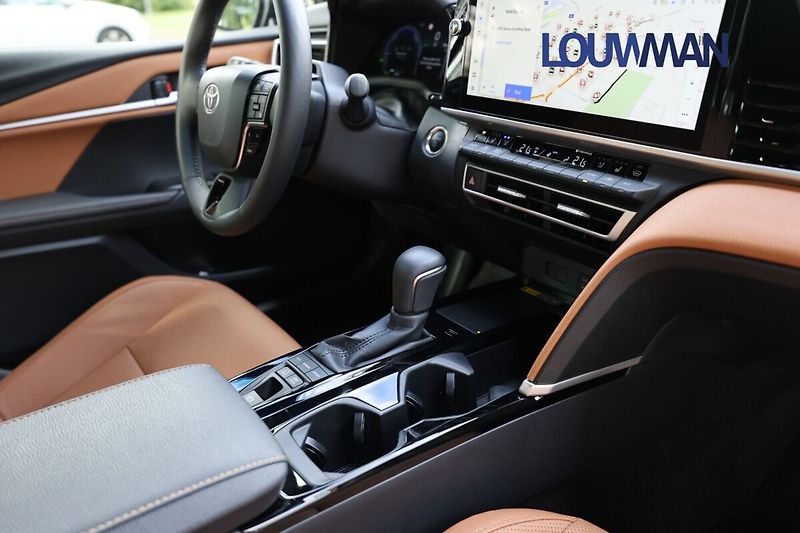 Toyota Camry 2.5  HEV CVT Prestige - fotka 17 z 29