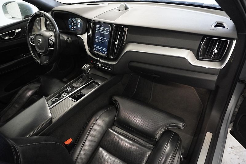 Volvo XC60 D5 AWD AUT. INSCRIPTION - fotka 36 z 40
