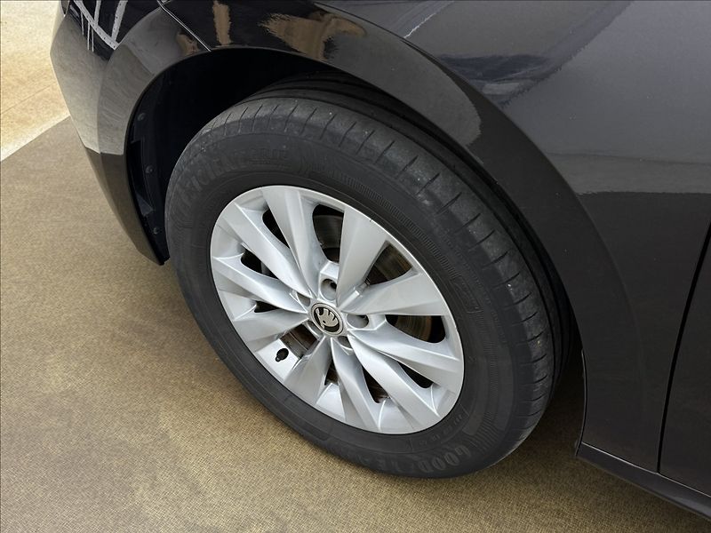 Škoda Kamiq 1,5 TSi 110kW VÝHŘEV TAŽNÉ ČR - fotka 32 z 35