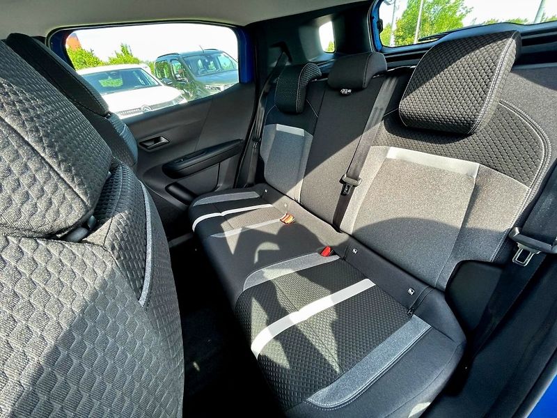 Opel Frontera (2026) Hybrid 1.2T 110k Edition AT6 - fotka 17 z 18