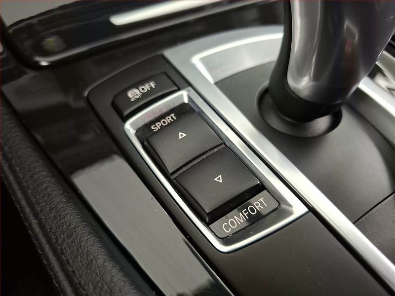 BMW Řada 5 (2012) 525d xDrive, 4X4, Automat - fotka 16 z 21