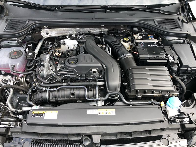 Volkswagen Golf Variant People 1,5 eTSI 7DSG m - fotka 30 z 30
