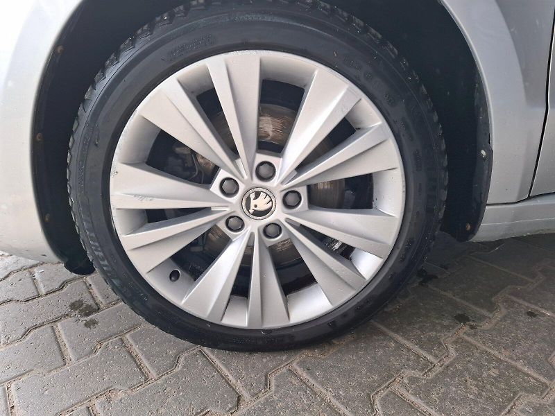 Škoda Superb (2013) combi  ELEGANCE L4 103/2,0 DSG - fotka 9 z 26