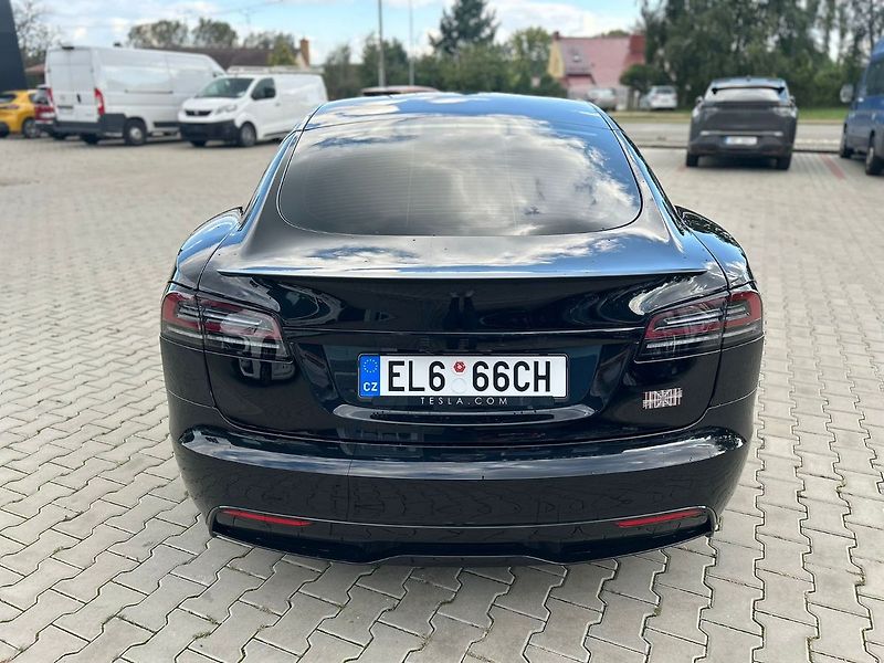 Tesla Model S - fotka 17 z 30