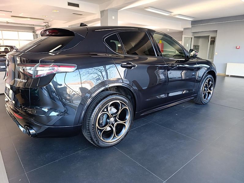 Alfa Romeo Stelvio Intensa 2,0Turbo 280k AWD - fotka 3 z 26