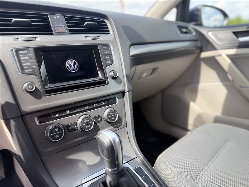 Volkswagen Golf TSI DSG F1 NAVI SERVISKA - fotka 13 z 32